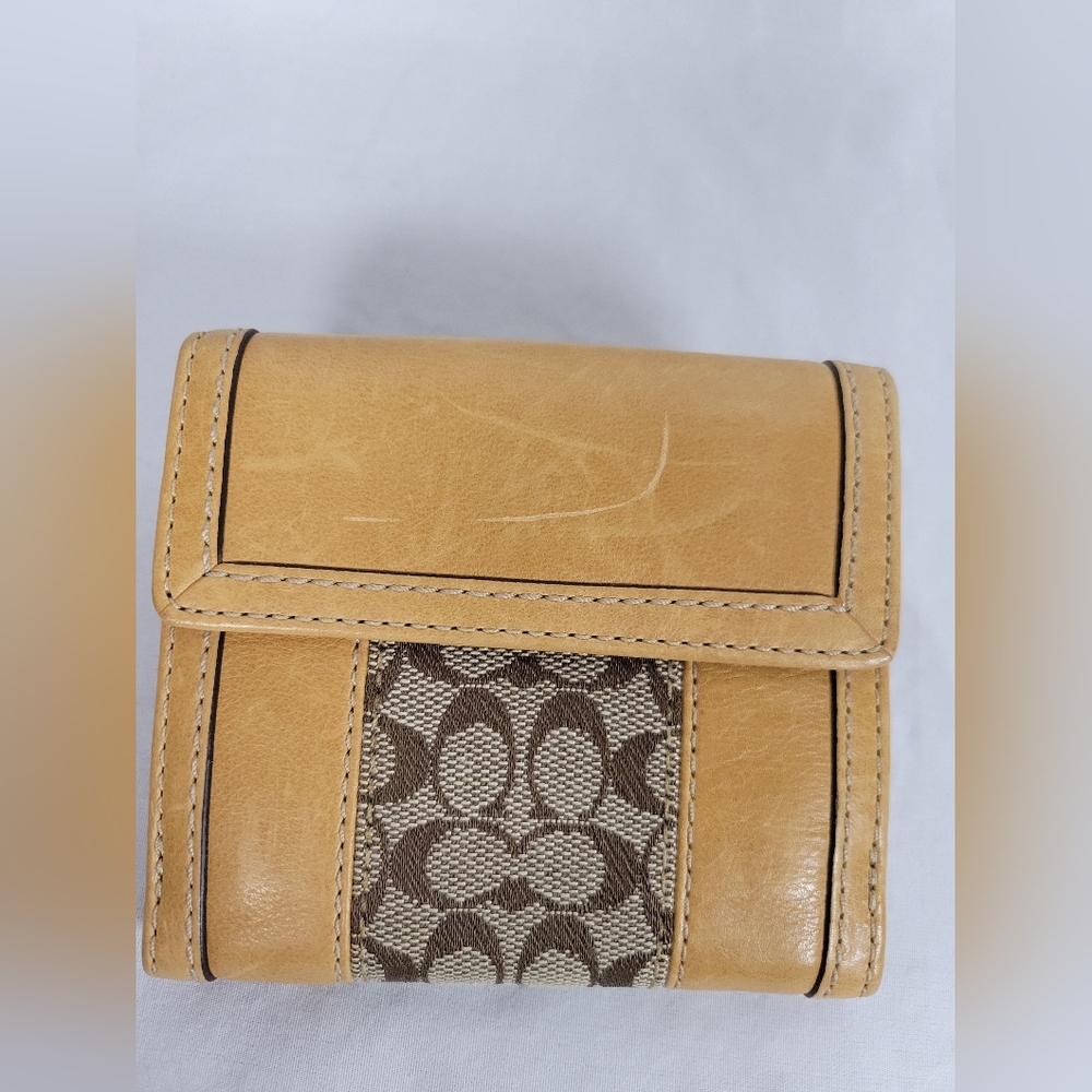 Coach Women's Genuine Leather Tan Brown Bifold Wallet - Picture 2 of 4